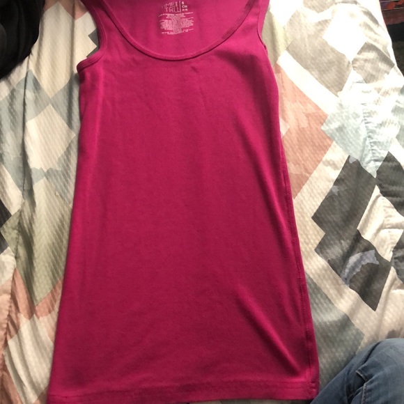 Tank tops - Picture 9 of 12